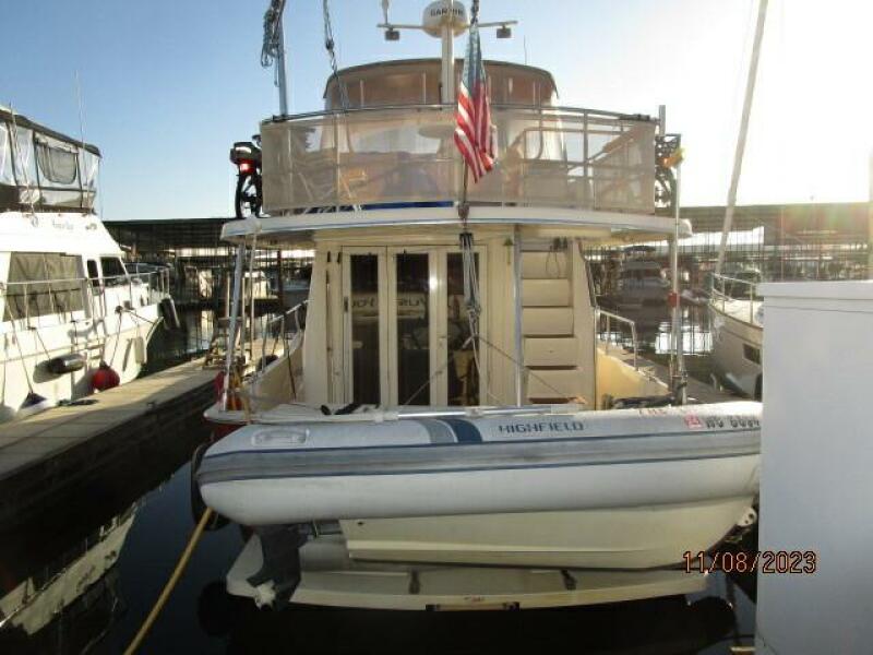 40' Mainship aft profile
