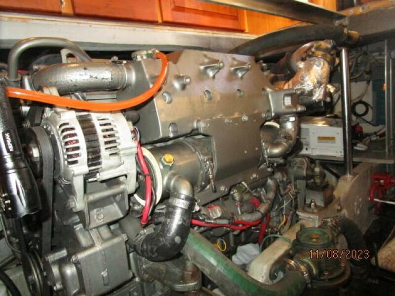 40' Mainship starboard main engine2