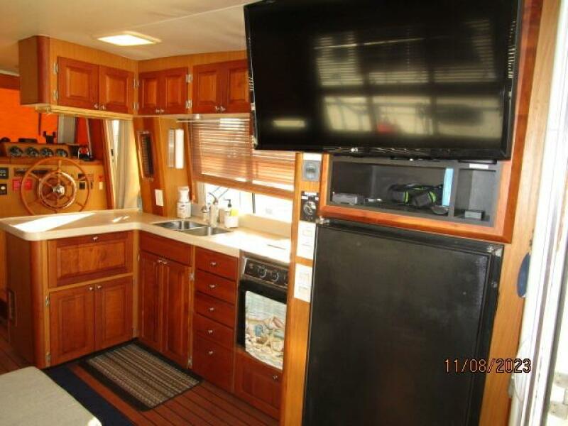 40' Mainship galley2