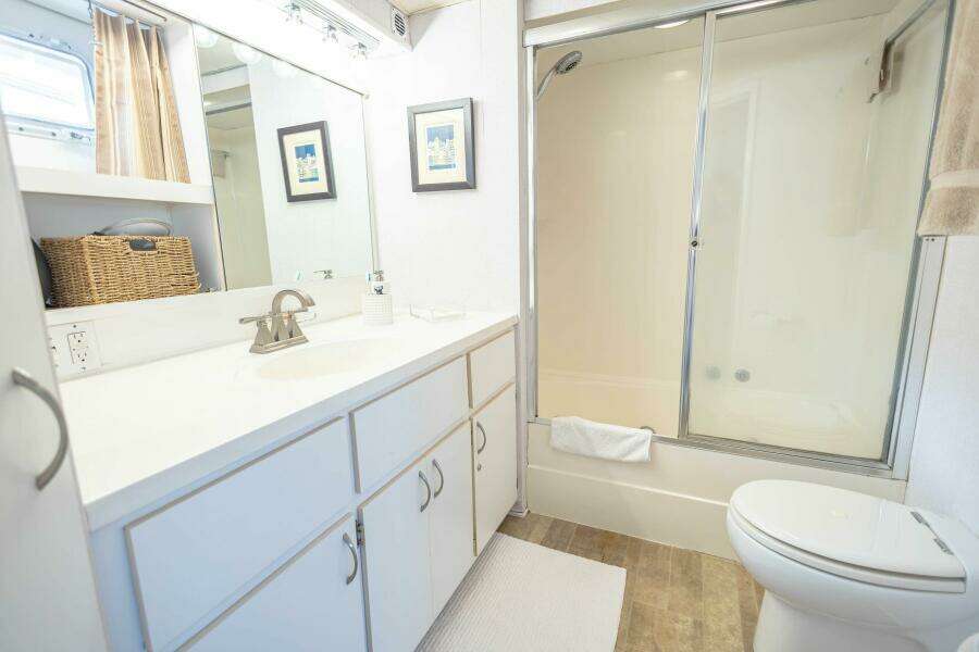 Sea Senor 78ft Hatteras Yacht For Sale