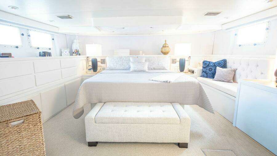 Sea Senor 78ft Hatteras Yacht For Sale