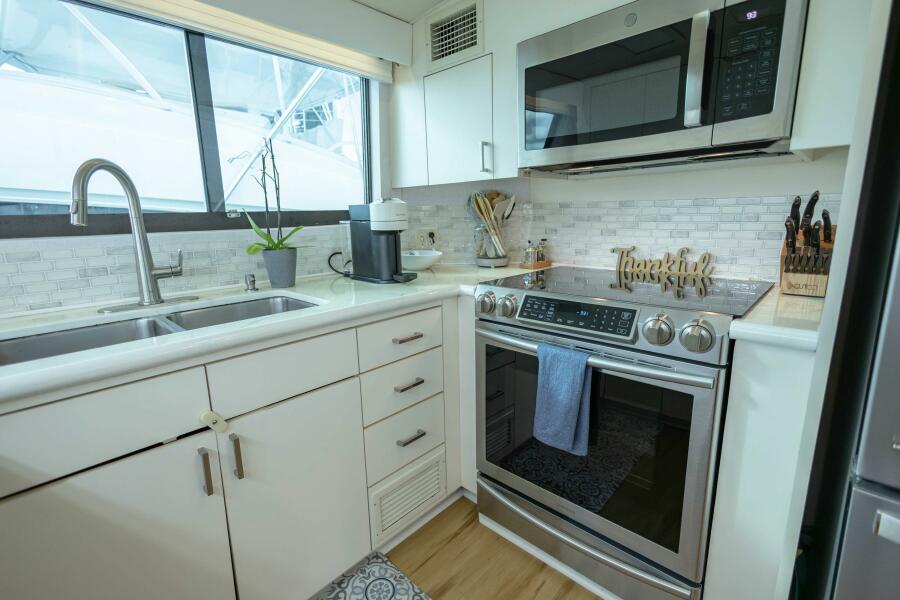 78' 1989 Hatteras Cockpit Motor Yacht