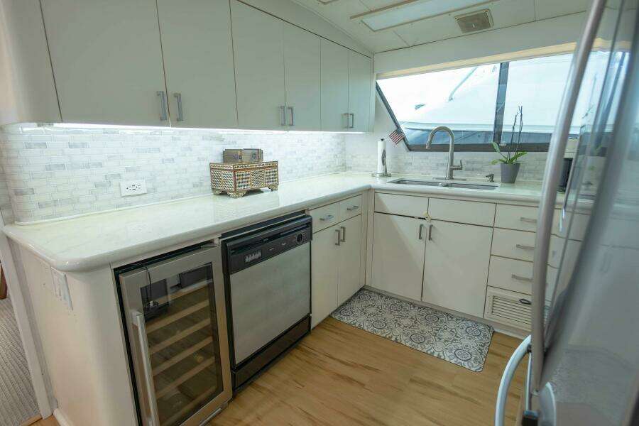 Sea Senor 78ft Hatteras Yacht For Sale