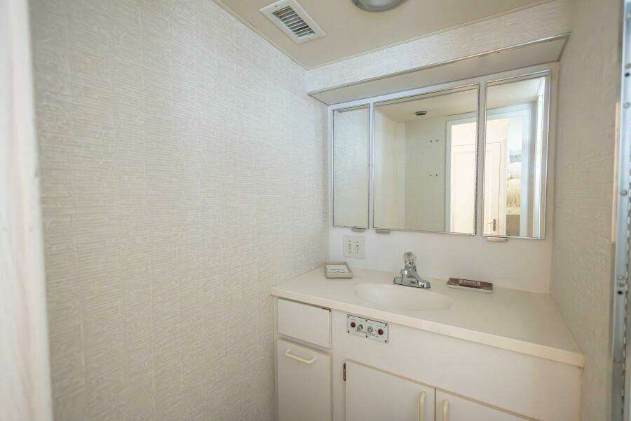 Sea Senor 78ft Hatteras Yacht For Sale