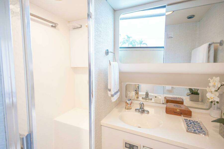 Sea Senor 78ft Hatteras Yacht For Sale