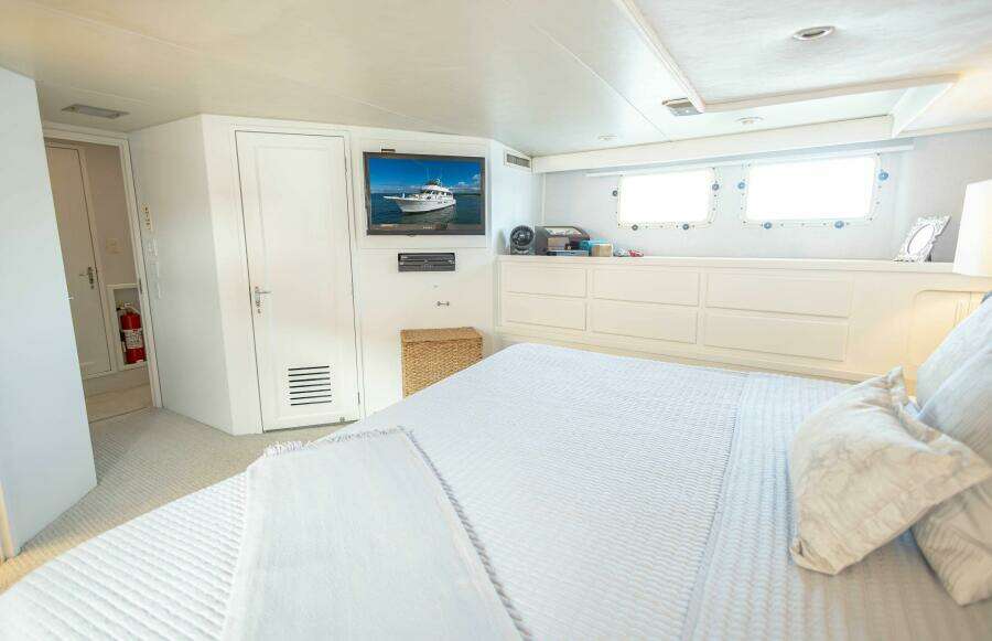 Sea Senor 78ft Hatteras Yacht For Sale