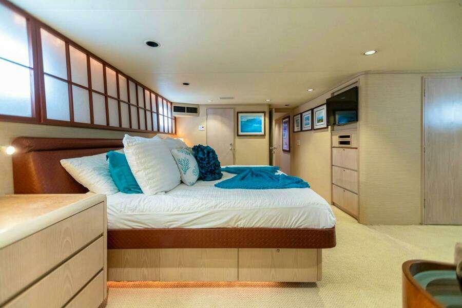 ISLAND TIME 110ft Broward Yacht For Sale