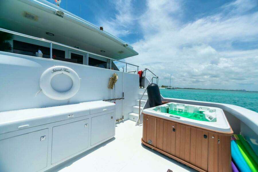 ISLAND TIME 110ft Broward Yacht For Sale