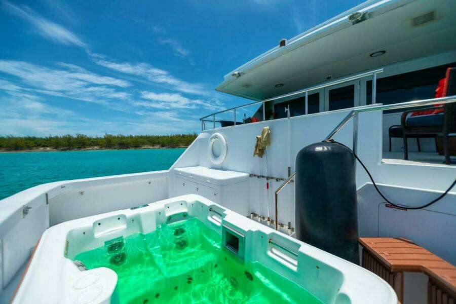 ISLAND TIME 110ft Broward Yacht For Sale