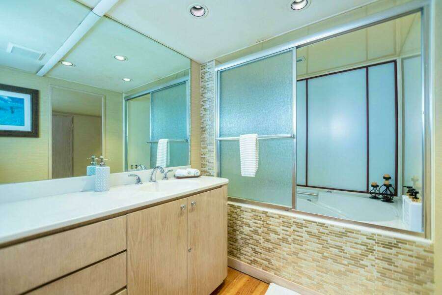 ISLAND TIME 110ft Broward Yacht For Sale