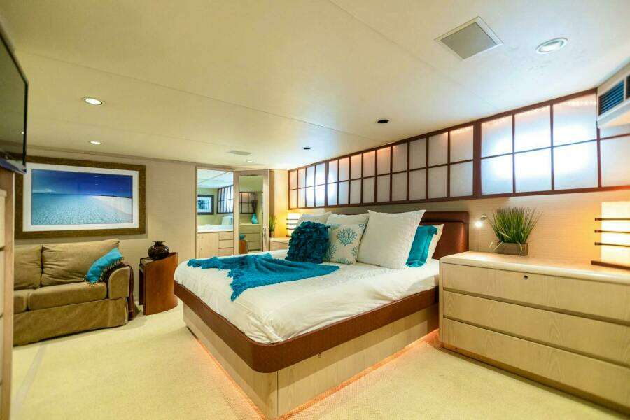 ISLAND TIME 110ft Broward Yacht For Sale