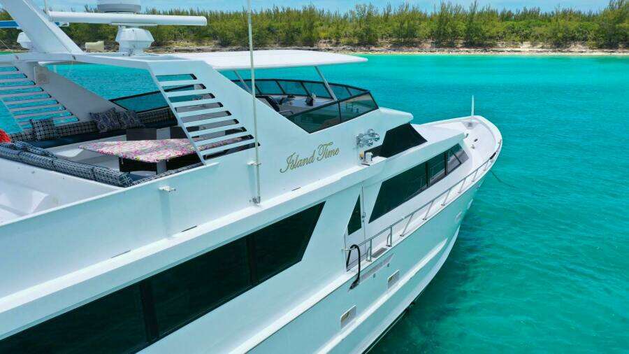 ISLAND TIME 110ft Broward Yacht For Sale