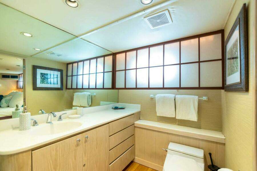 ISLAND TIME 110ft Broward Yacht For Sale
