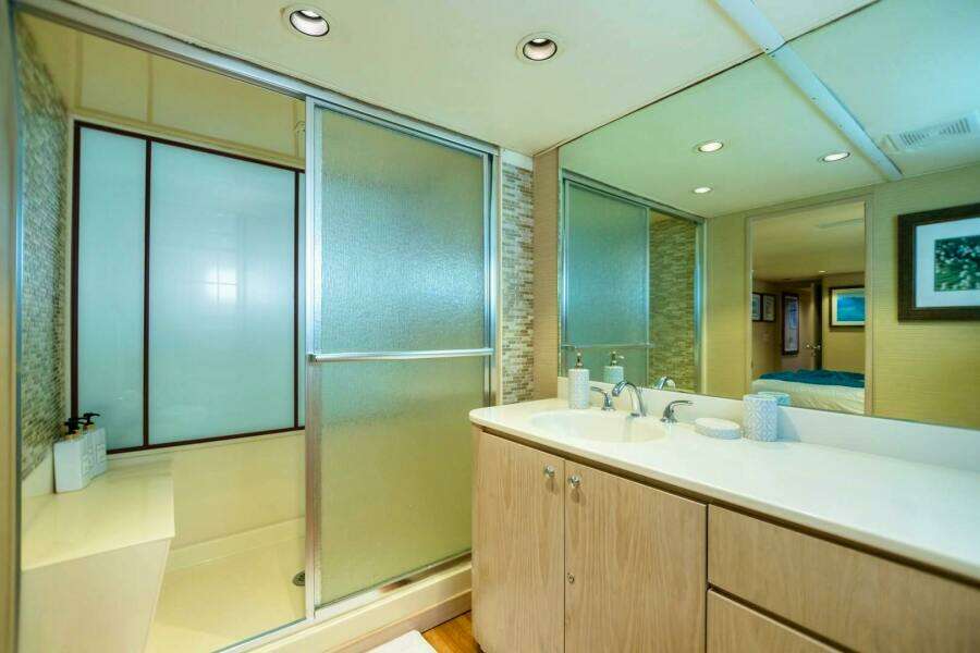 ISLAND TIME 110ft Broward Yacht For Sale