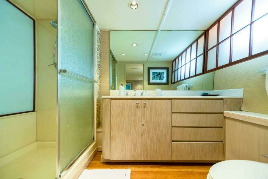 ISLAND TIME 110ft Broward Yacht For Sale