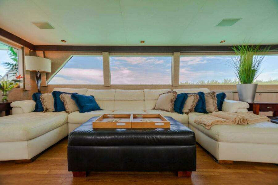 ISLAND TIME 110ft Broward Yacht For Sale