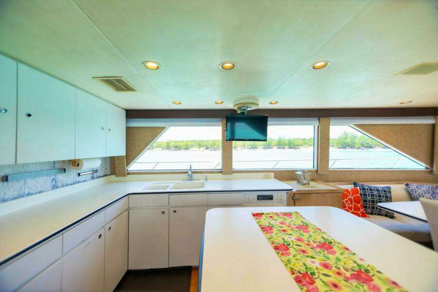 ISLAND TIME 110ft Broward Yacht For Sale