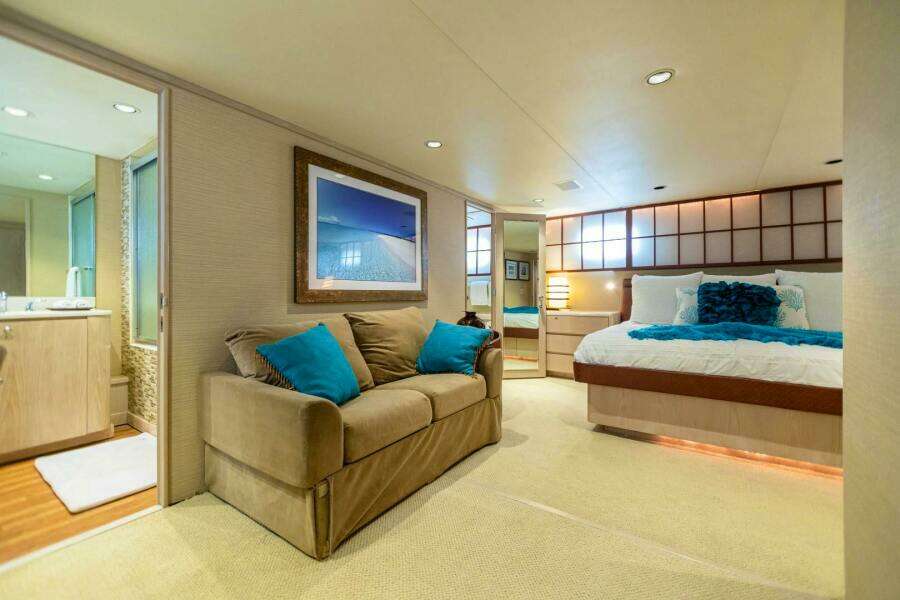 ISLAND TIME 110ft Broward Yacht For Sale