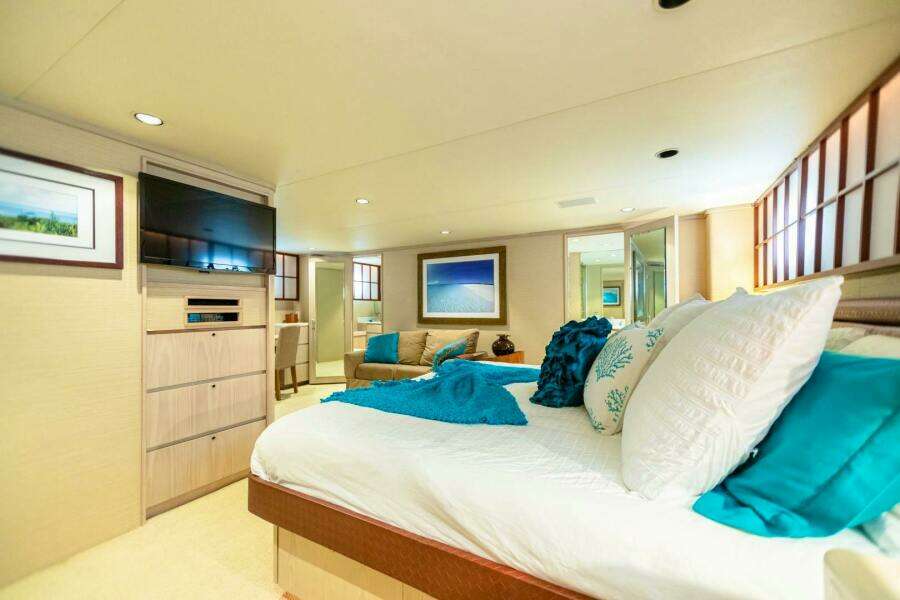 ISLAND TIME 110ft Broward Yacht For Sale