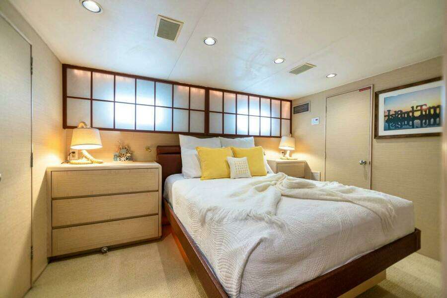 ISLAND TIME 110ft Broward Yacht For Sale