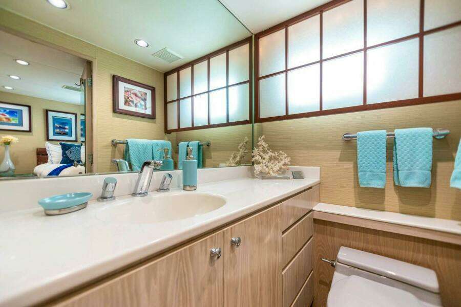 ISLAND TIME 110ft Broward Yacht For Sale