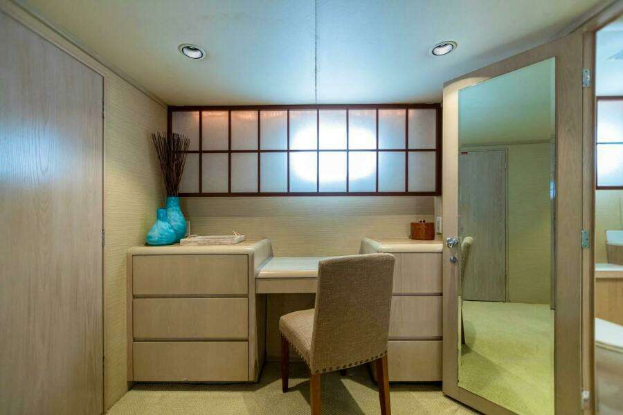 ISLAND TIME 110ft Broward Yacht For Sale