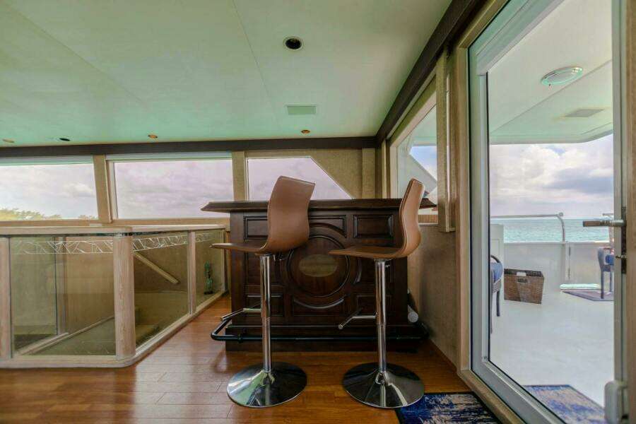 ISLAND TIME 110ft Broward Yacht For Sale