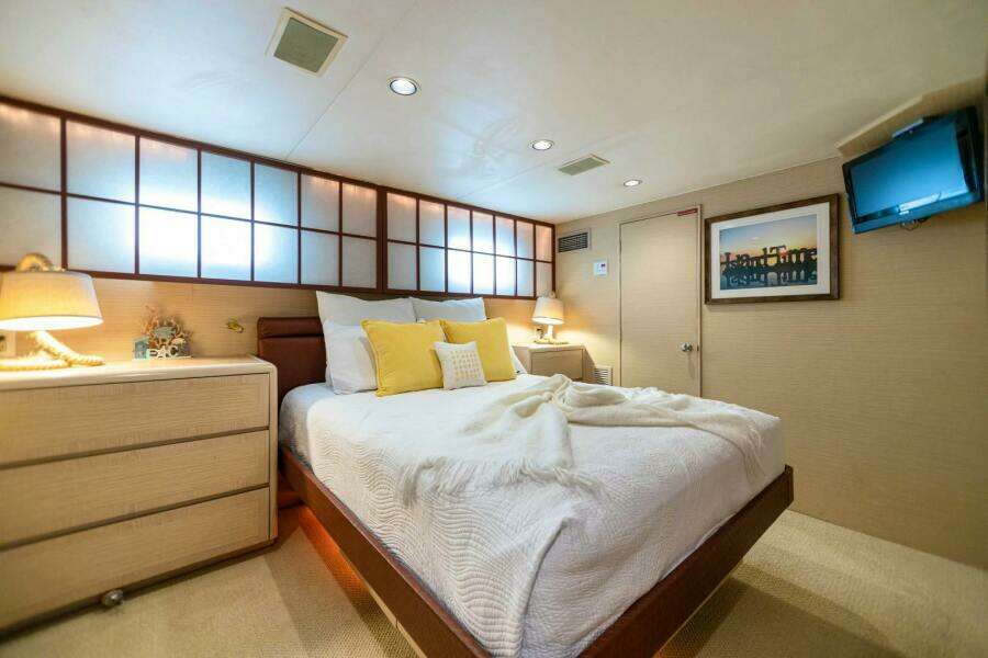ISLAND TIME 110ft Broward Yacht For Sale