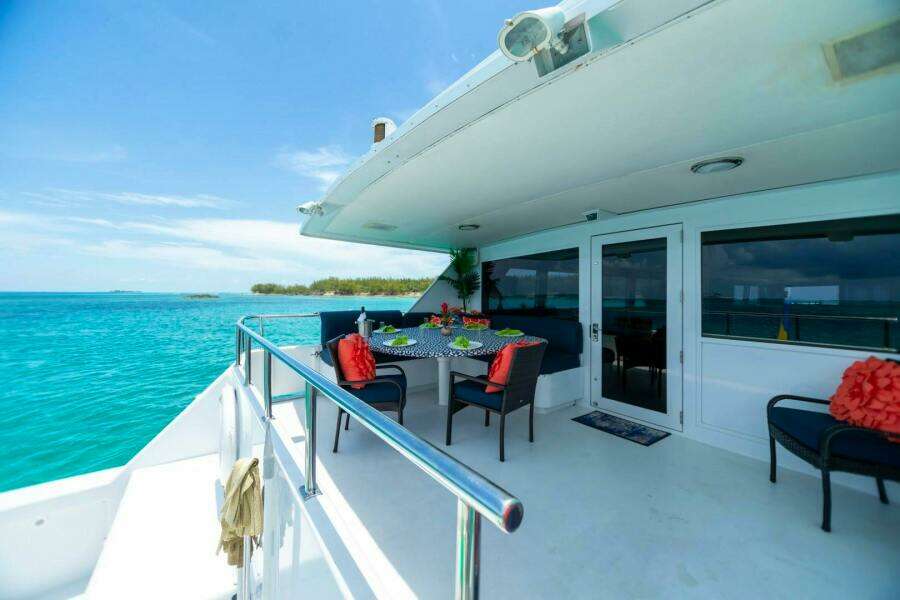 ISLAND TIME 110ft Broward Yacht For Sale