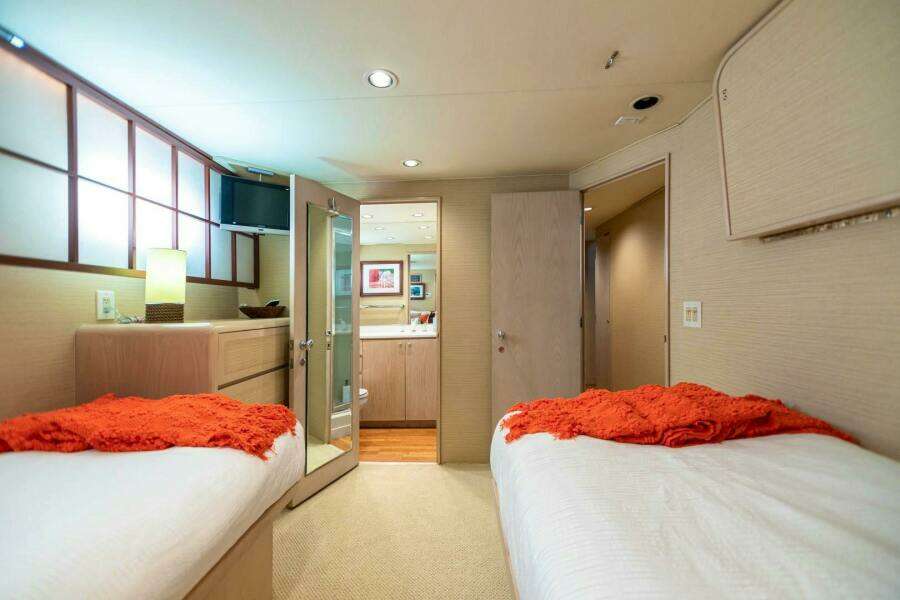 ISLAND TIME 110ft Broward Yacht For Sale