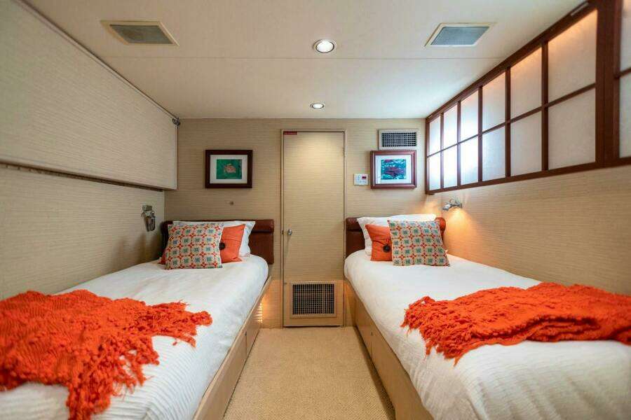 ISLAND TIME 110ft Broward Yacht For Sale