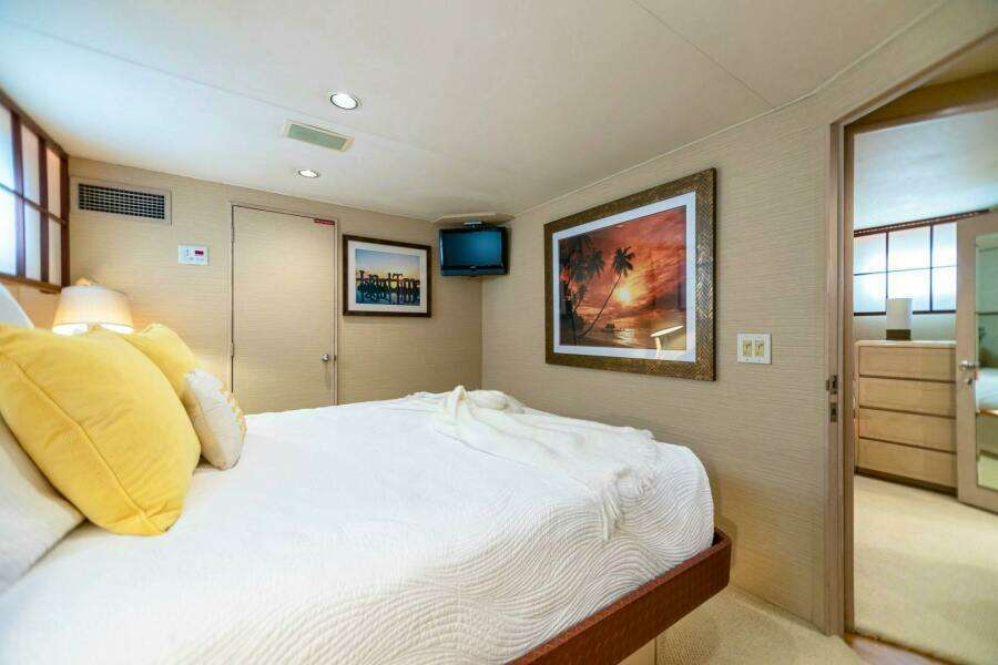 ISLAND TIME 110ft Broward Yacht For Sale