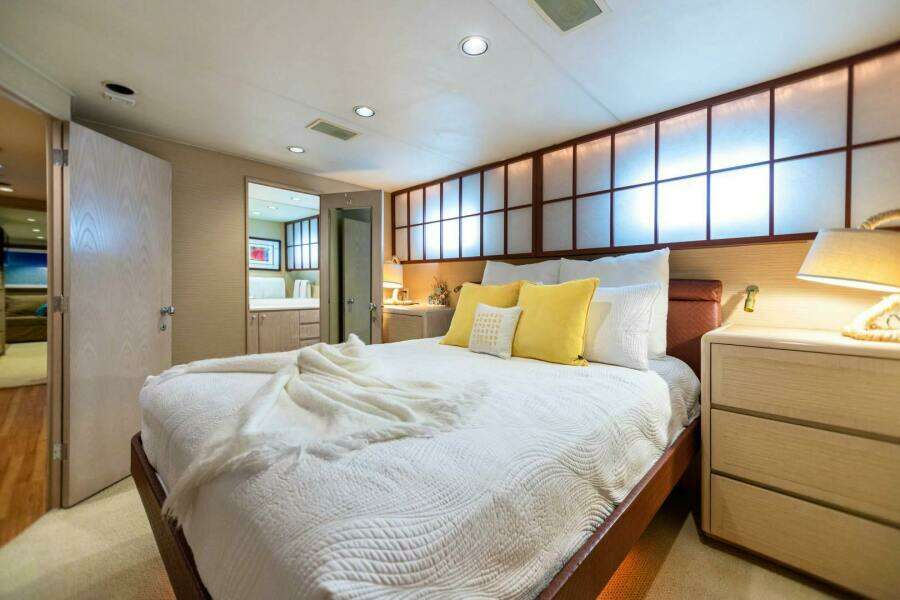 ISLAND TIME 110ft Broward Yacht For Sale
