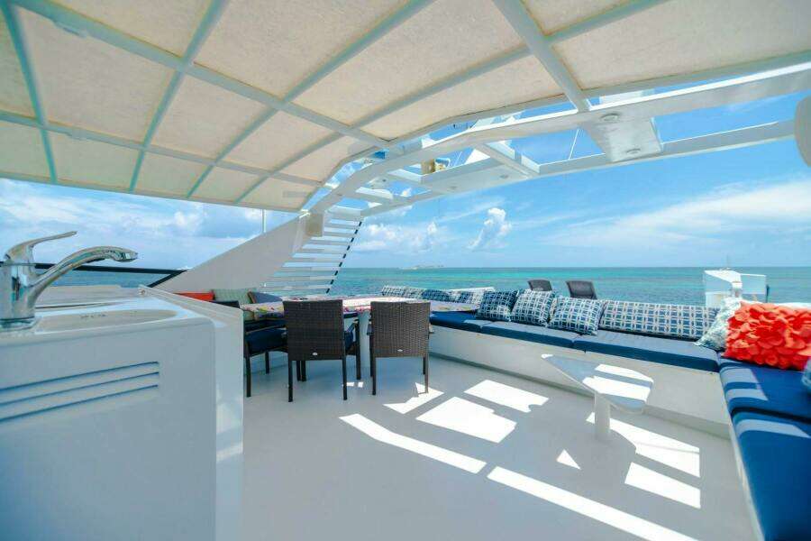 ISLAND TIME 110ft Broward Yacht For Sale
