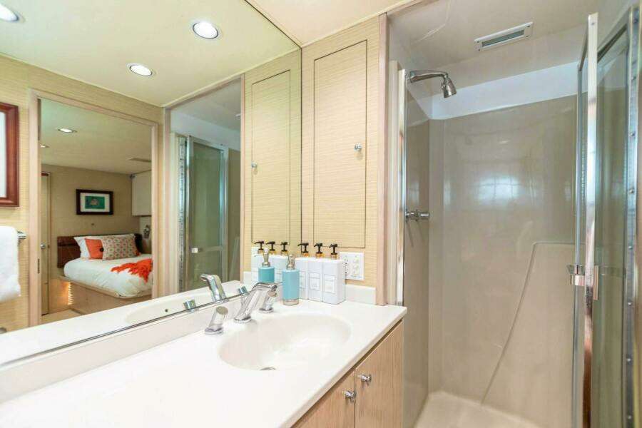 ISLAND TIME 110ft Broward Yacht For Sale