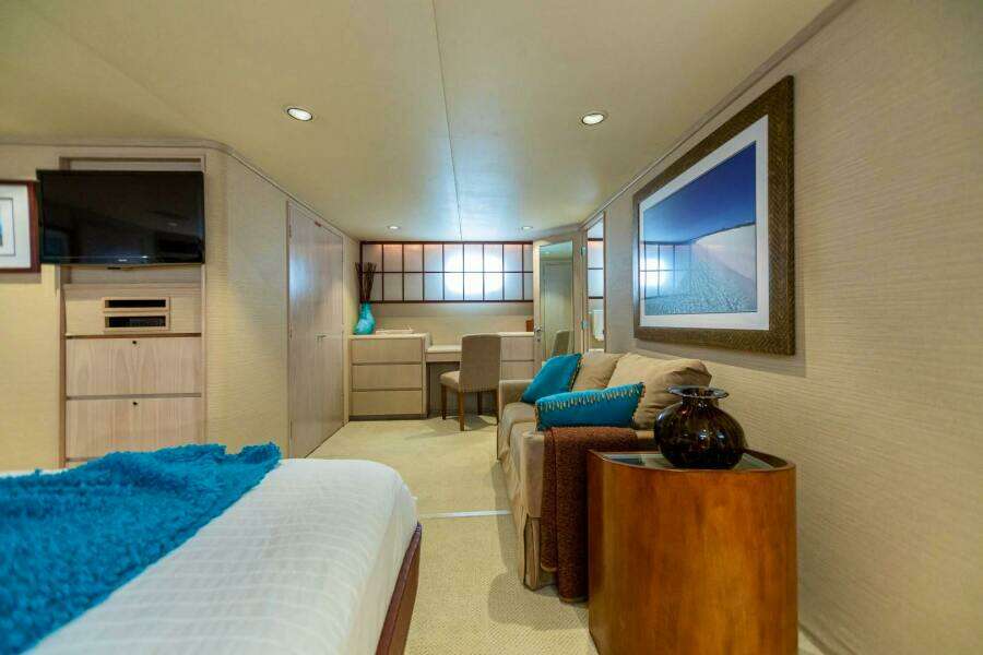 ISLAND TIME 110ft Broward Yacht For Sale