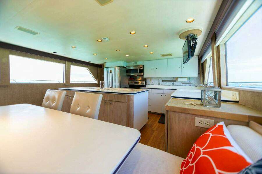 ISLAND TIME 110ft Broward Yacht For Sale