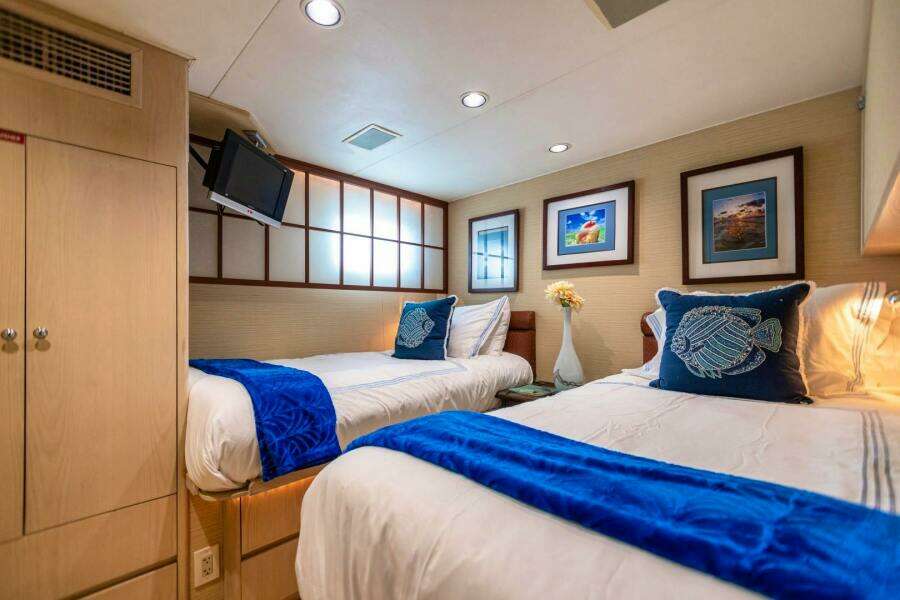 ISLAND TIME 110ft Broward Yacht For Sale
