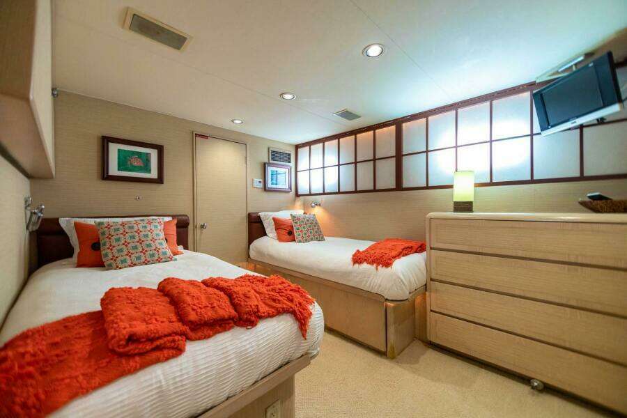 ISLAND TIME 110ft Broward Yacht For Sale
