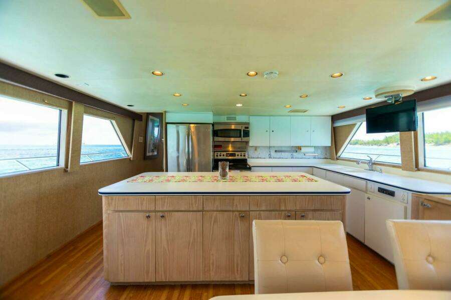 ISLAND TIME 110ft Broward Yacht For Sale