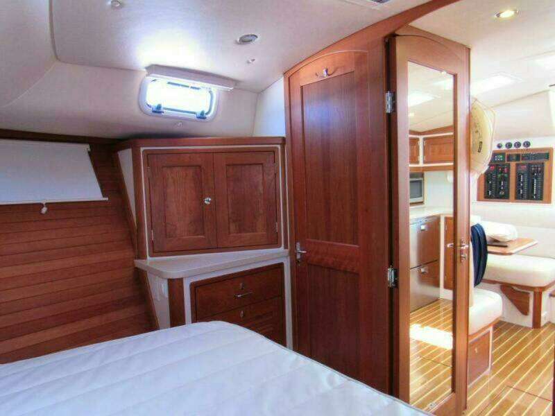 BARCODE 43ft MJM Yacht For Sale