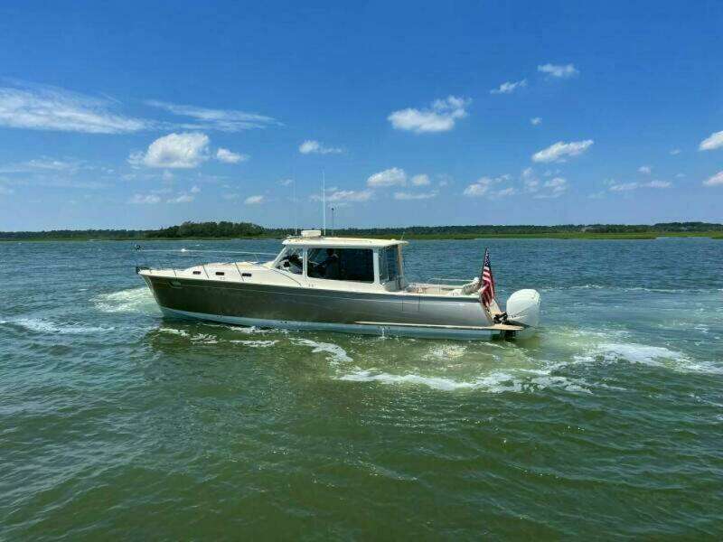 BARCODE 43ft MJM Yacht For Sale