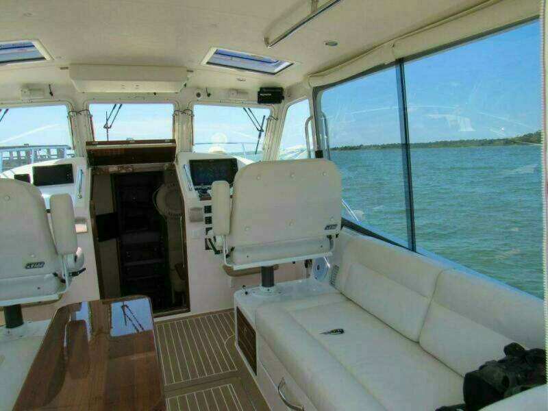 BARCODE 43ft MJM Yacht For Sale