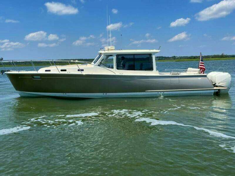 BARCODE 43ft MJM Yacht For Sale