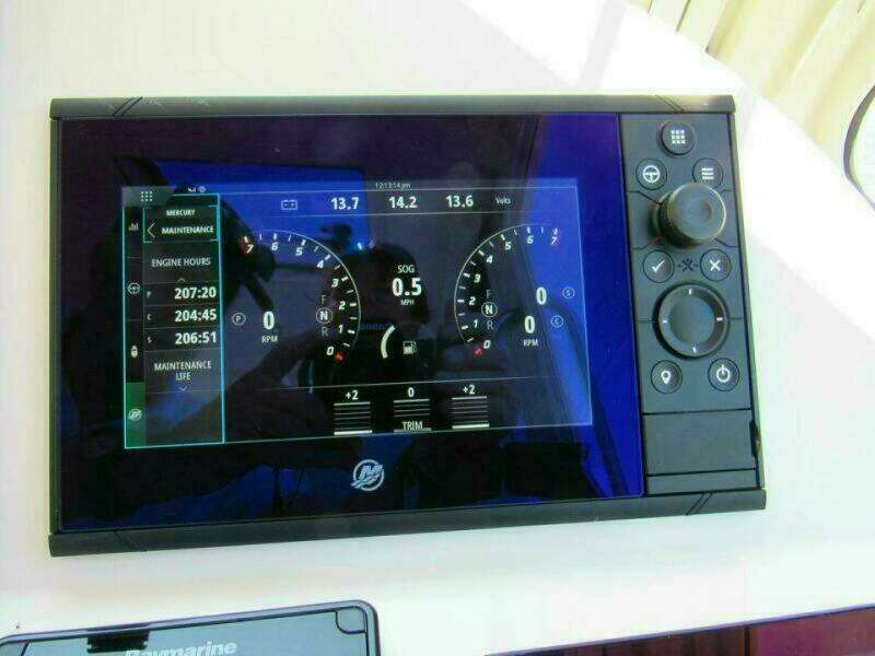 BARCODE 43ft MJM Yacht For Sale