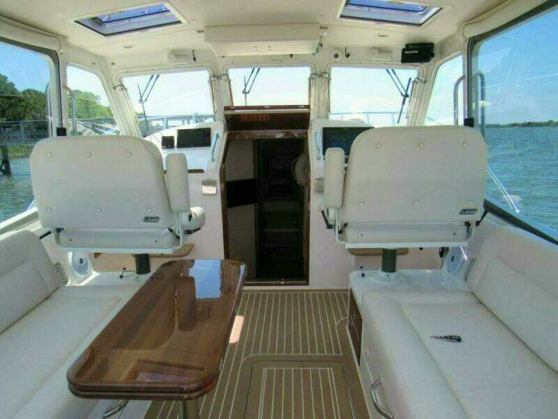 BARCODE 43ft MJM Yacht For Sale