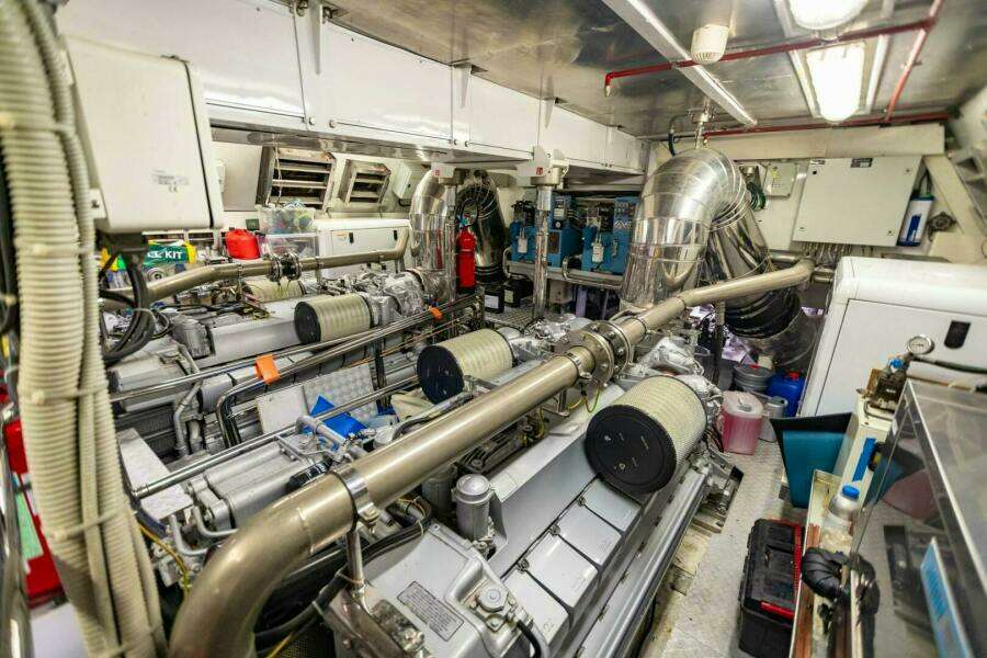 1K 109ft Overmarine Yacht For Sale