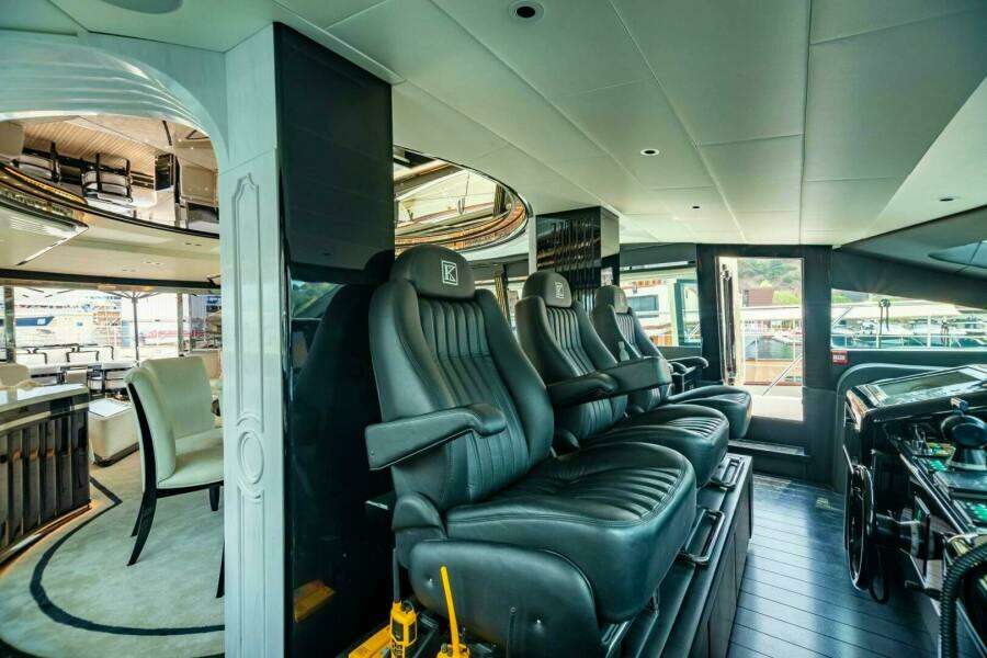 1K 109ft Overmarine Yacht For Sale