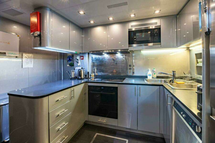 1K 109ft Overmarine Yacht For Sale
