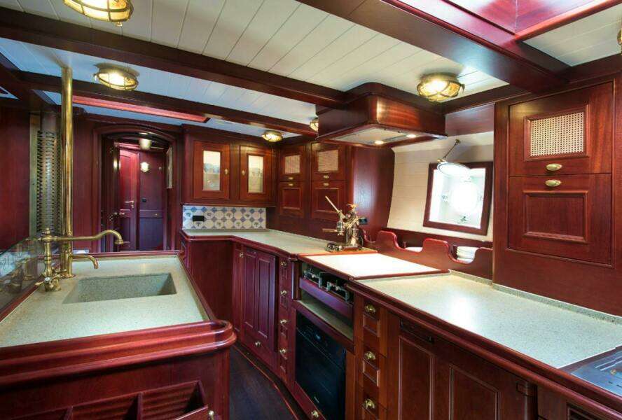 SPIRIT OF VENICE 89ft Vmg Yacht For Sale